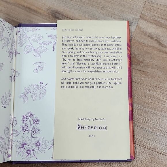 🔺️NWOT Don't Sweat the Small Stuff in Love Book - Picture 5 of 5